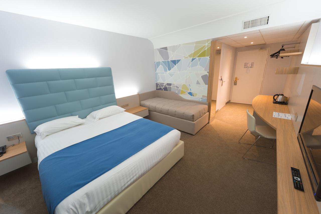 Hotel Plaza - Site Du Futuroscope 4*